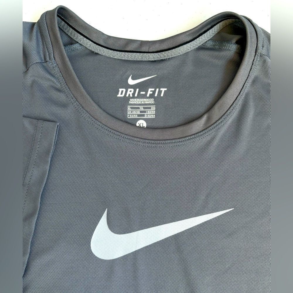 Nike Men's XL Dri-Fit Gray Mesh Logo Short‎ Sleeve Tee-Shirt